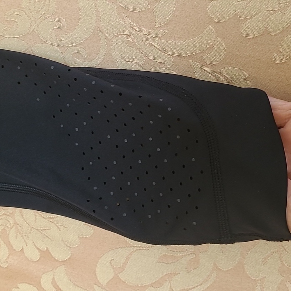 WOMENS BLACK LULULEMON ATHLETICA PERFORATED HEM LEGGING SIZE 4 - Picture 2 of 5